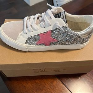 Vintage Havana- white, silver and pink sneaker. Size 7. New In Box